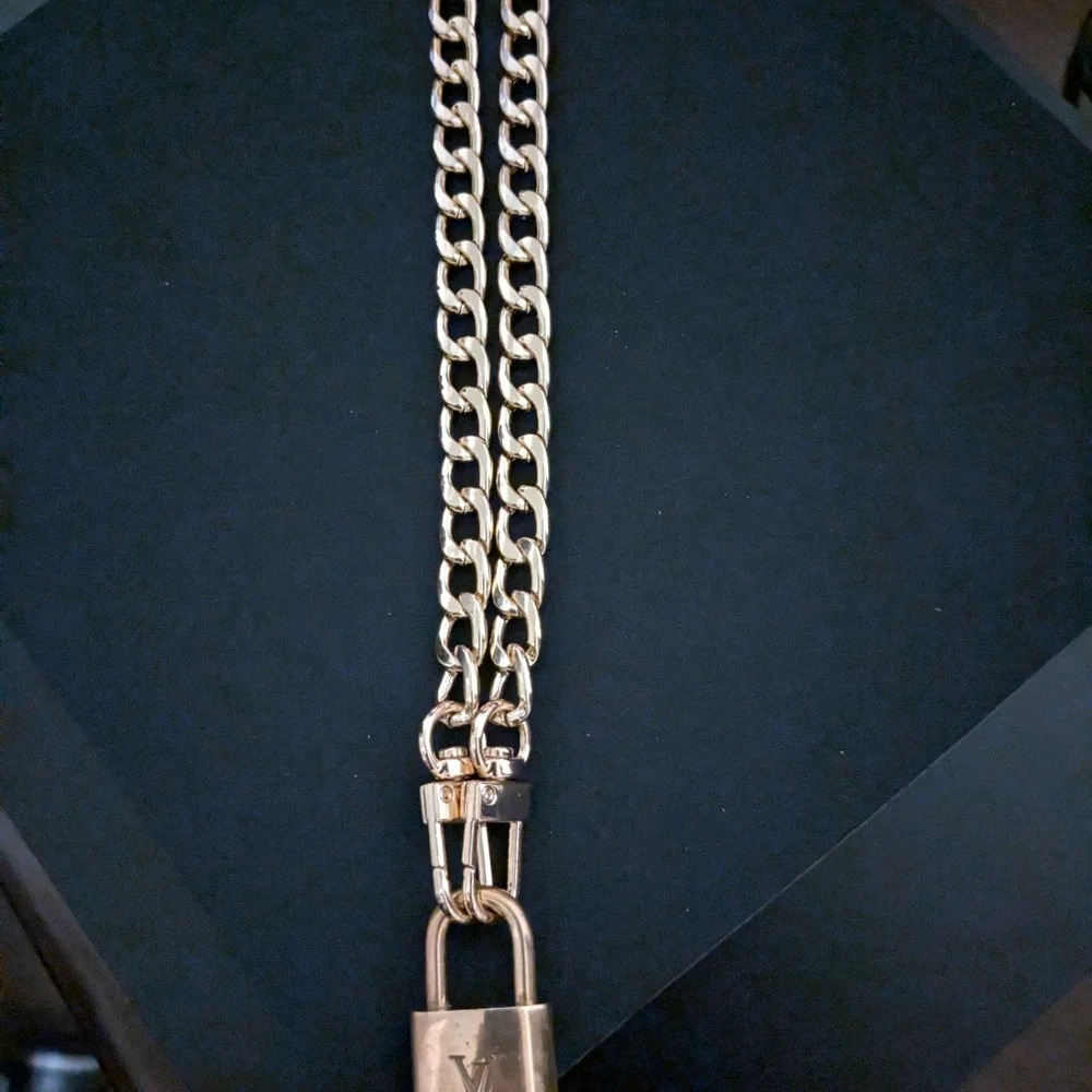Louis Vuitton Lock, key and chain - Picture 2 of 8